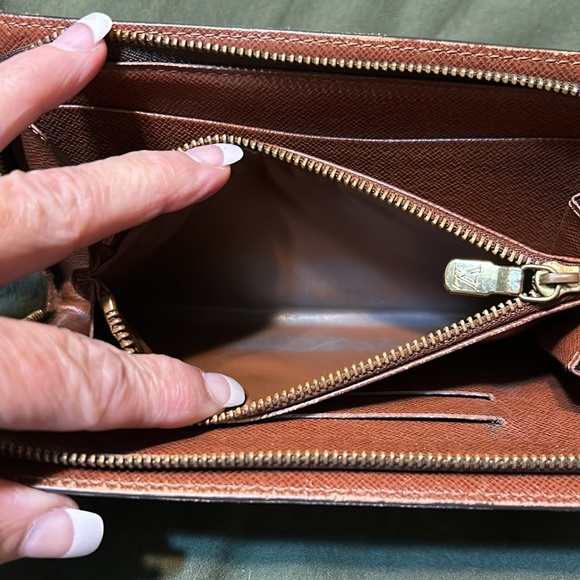 Louis Vuitton Zippy wallet Authentic - Picture 8 of 13